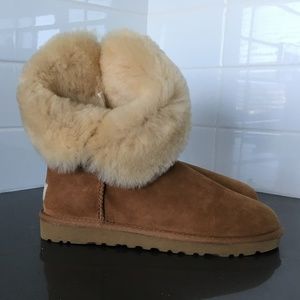 UGG W Bailey Bow in Chestnut Size 7